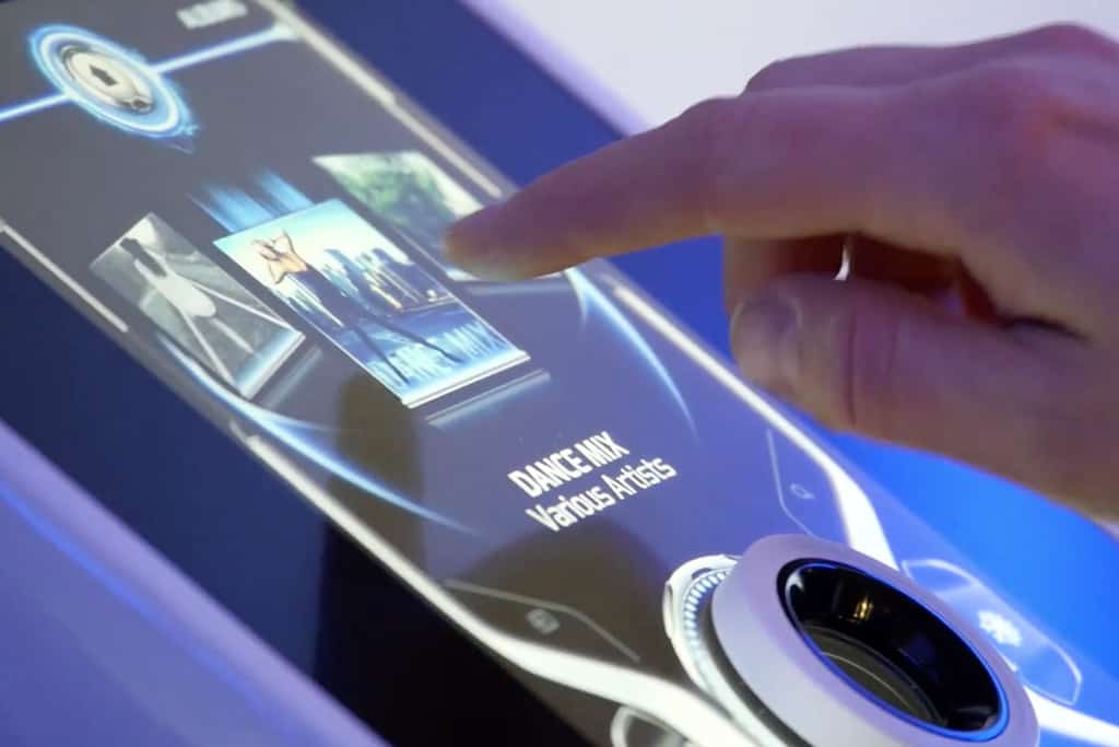 Display-Technik aus CE-Bereich revolutioniert Auto-Cockpit der Zukunft
