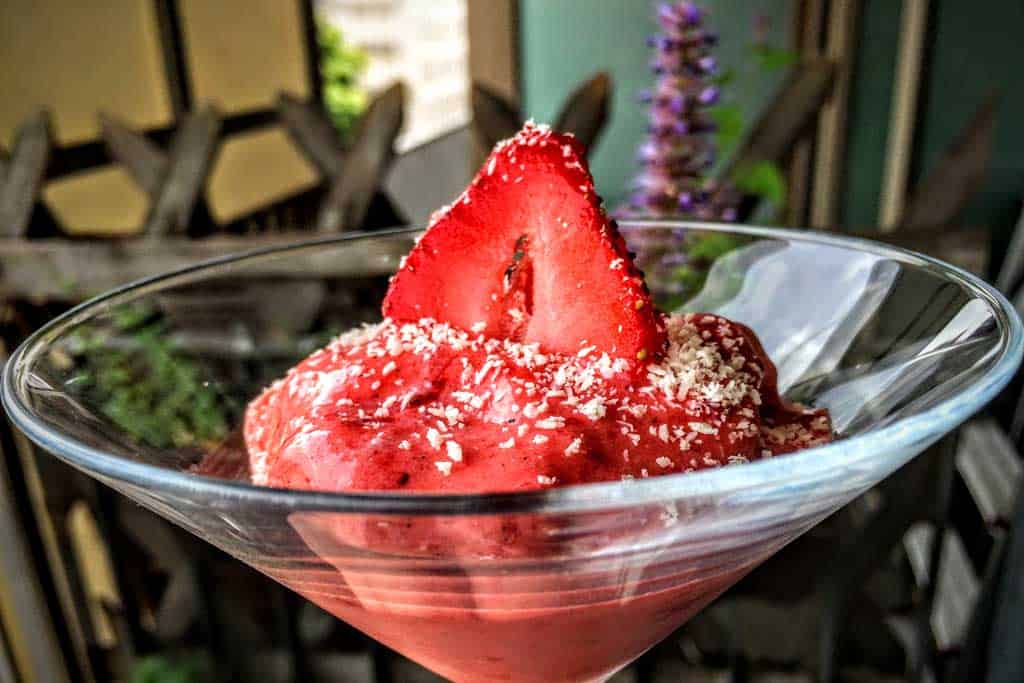 Leckerer Frozen Quark mit Erdbeeren zum Selbermachen!