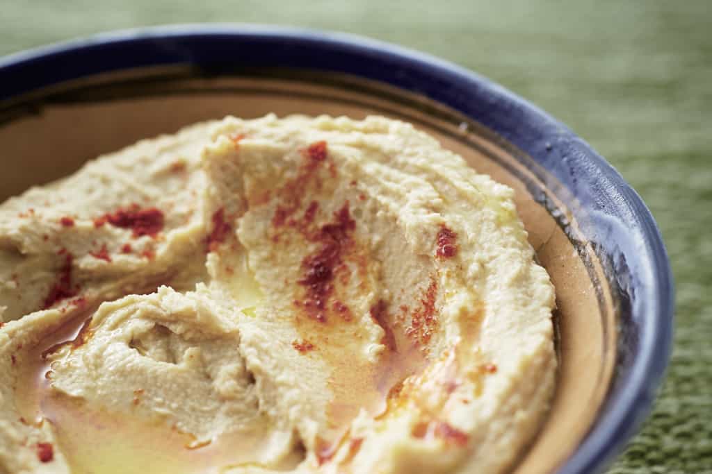 Hummus und Tomatenmark: Schnelle Dips für die Grillparty.