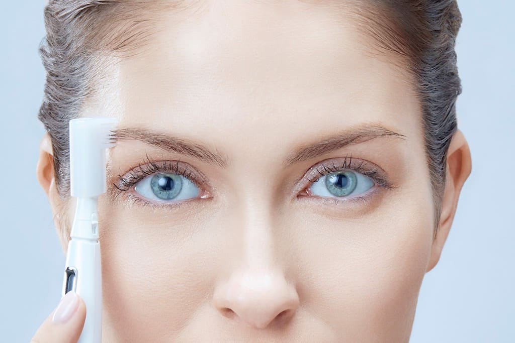 Augenbrauen rasieren: Ihr Weg zur perfekten Braue.