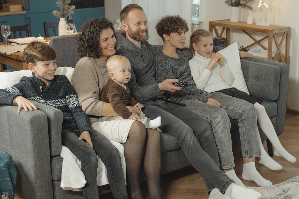 Fernsehen als Lagerfeuer: Findet die Familie auch heute noch zusammen?